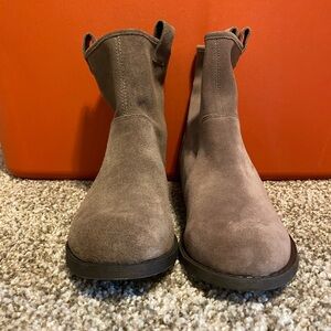 Sole Society Natasha Taupe/Tan Suede Ankle Boots